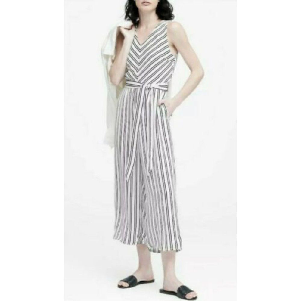 Banana Republic Sleeveless Black & White Striped Cropped Jumpsuit size 6 Tall